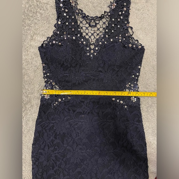 Navy blue lace formal dress with cutouts Size 1 - Picture 8 of 10